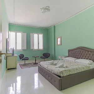 Spacious Three Bedroom On The Arno Apartamento